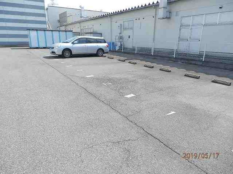 レオパレスアーバンロフト東鯖江 駐車場