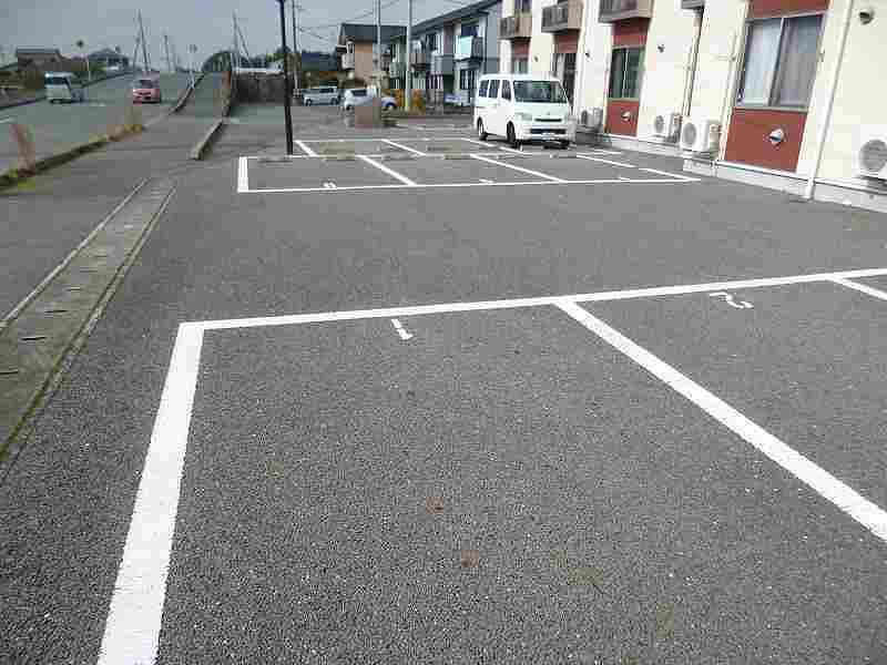 レオネクストシャルマン２１ 駐車場