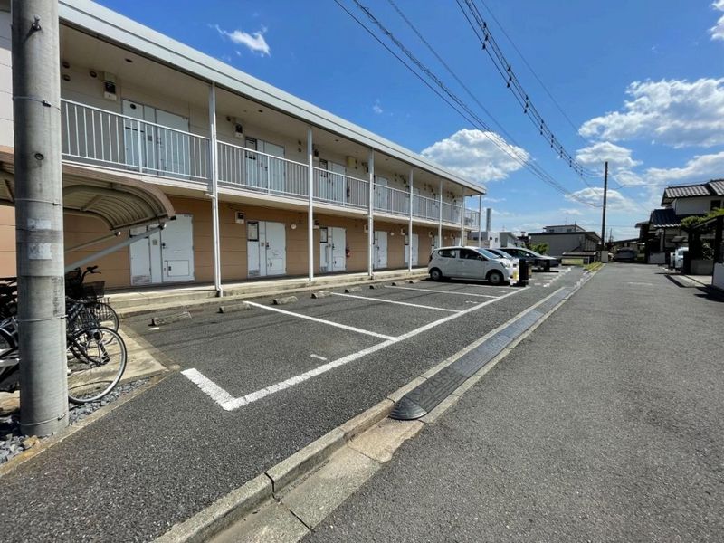 レオパレスヴァン　ヴェール 駐車場