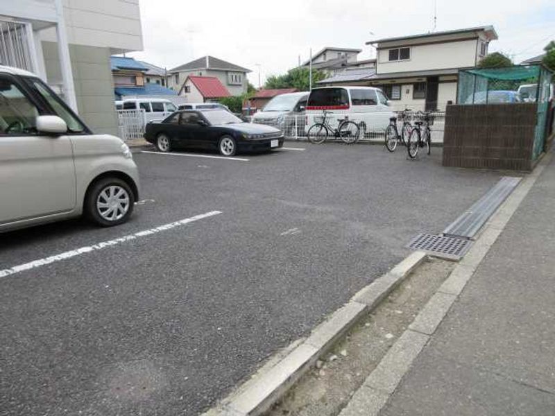 レオパレスセードル 駐車場