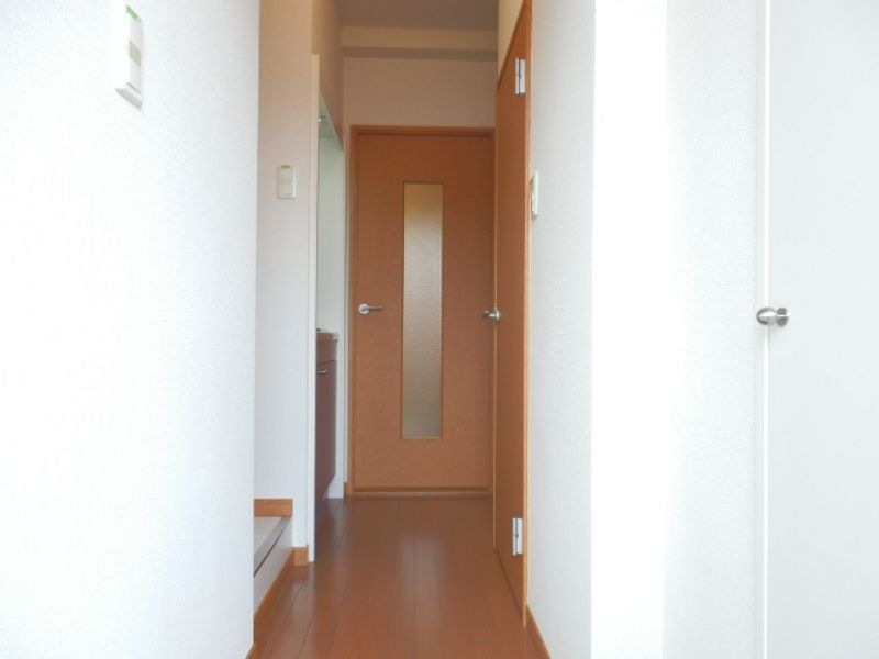 レオパレスＯａｋｃｏｕｒｔ長橋 玄関