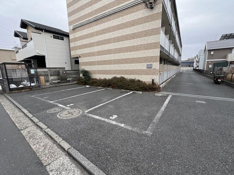 レオパレスエスポワール 駐車場