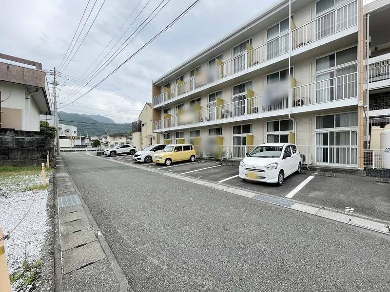 レオパレスシルバ 駐車場