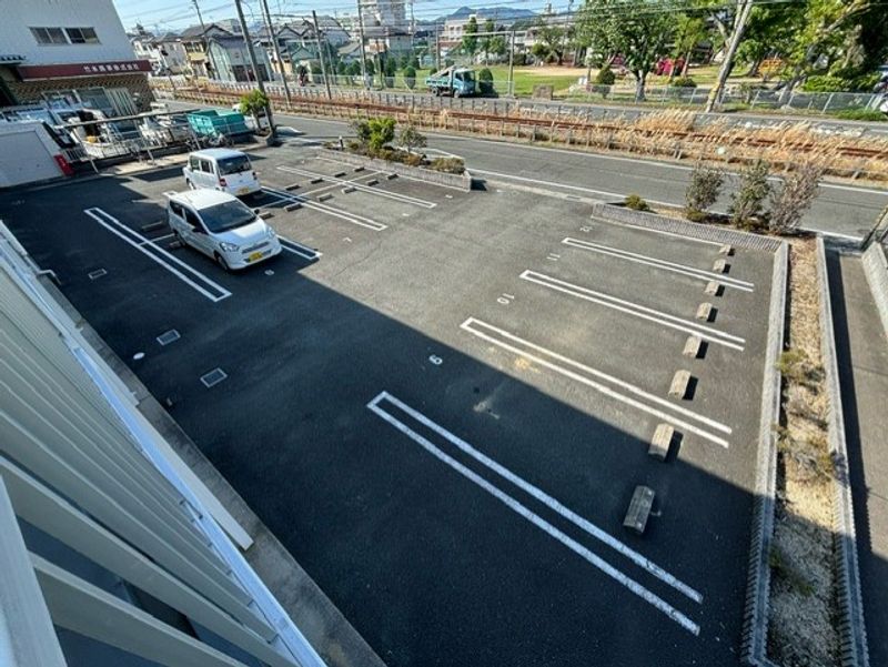 レオパレスこだま 駐車場