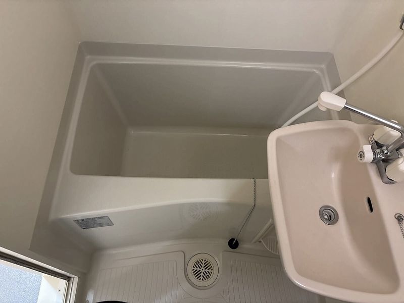 LEONEXT Azalea Arc Bathroom