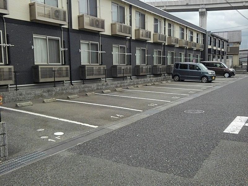 レオネクストラフジワラ 駐車場