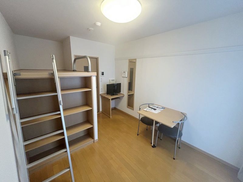 レオパレスＶＩＥＷ矢剣 居間