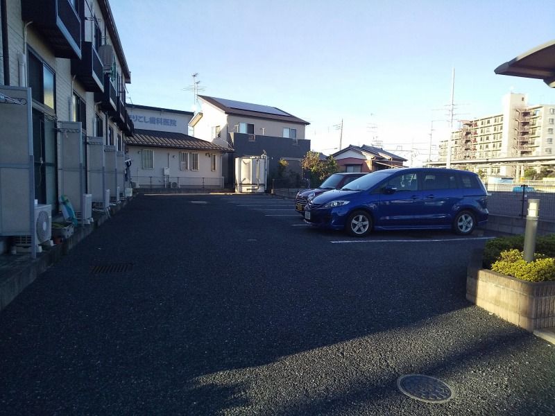 レオパレスローズ　ワン 駐車場