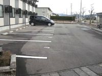 レオパレス清明３ 駐車場