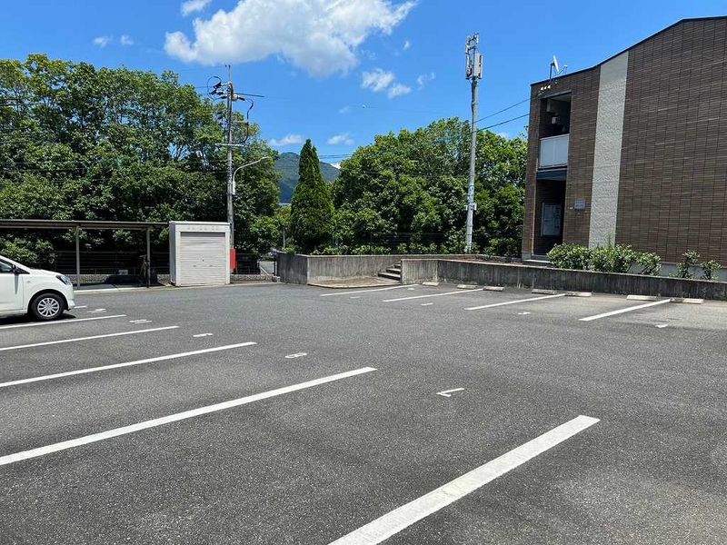 レオパレスＭｅｌｏｄｅｙ 駐車場