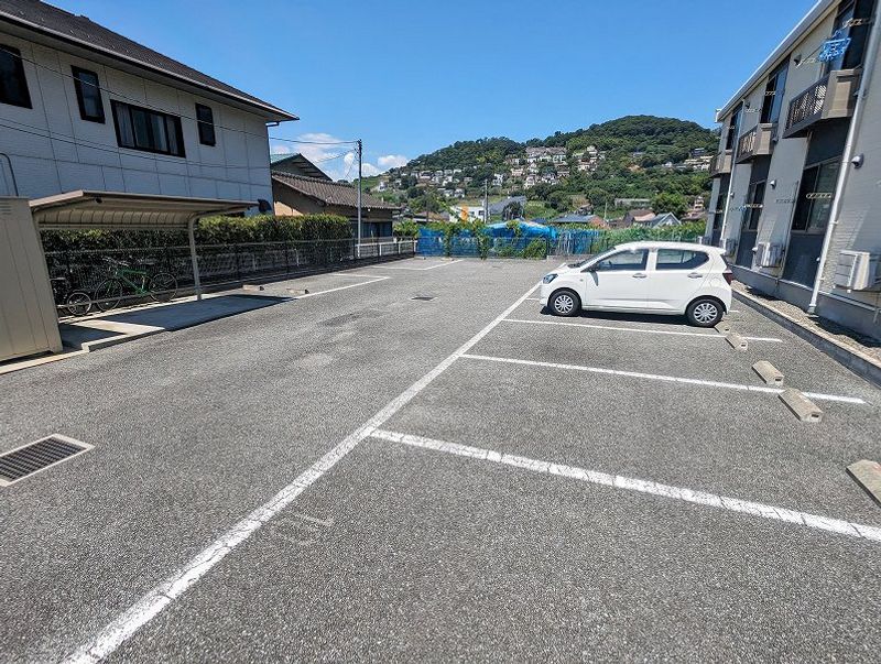 レオネクストミルキーウェイ 駐車場
