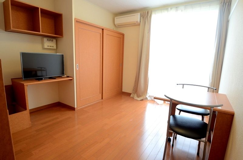 レオパレスオアシス 居間