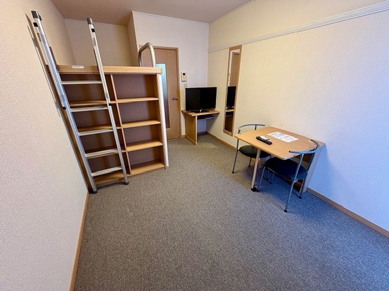 レオパレスミルキーウェイ 居間