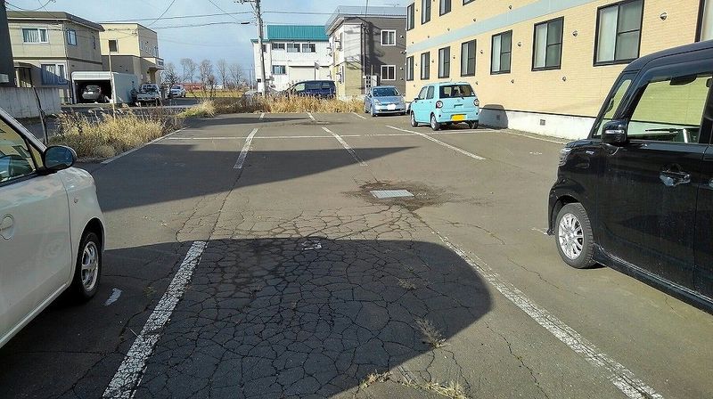 レオパレス千 駐車場