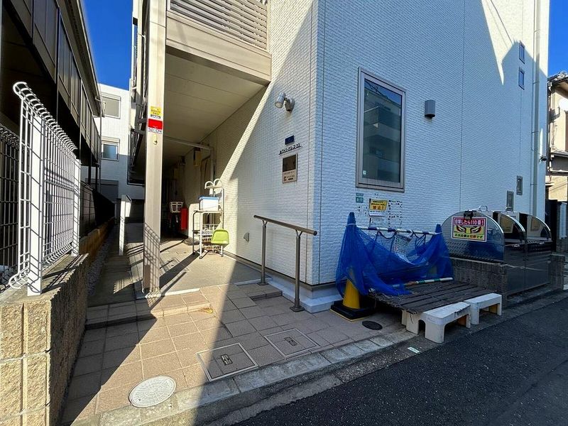 クレイノホワイトパレス２３ エントランス