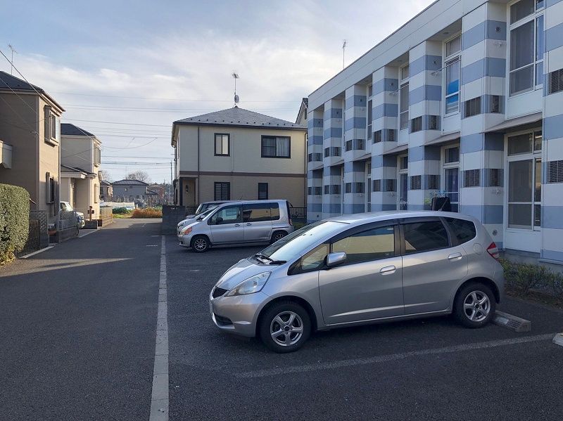 レオパレスパーシル 駐車場