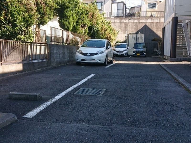 レオパレスベルコート 駐車場