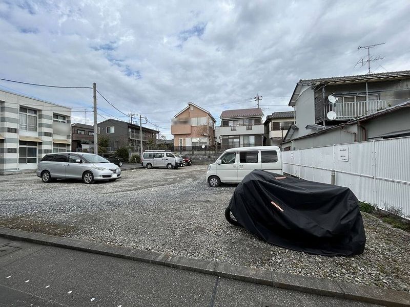 レオパレスアルテⅡ 駐車場
