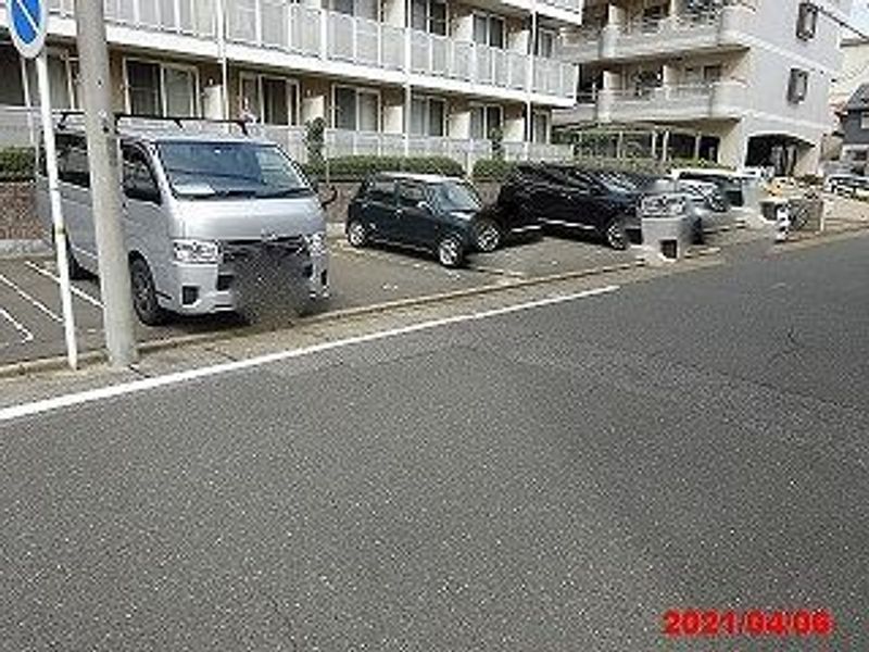 レオパレスヴェローチェ 駐車場