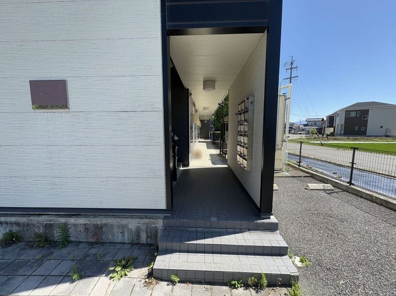 レオパレスフリーデン エントランス