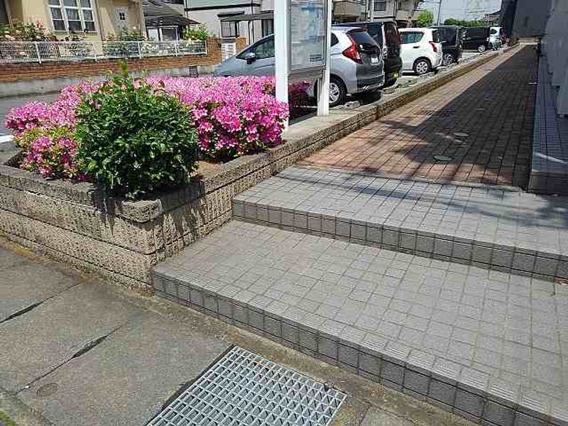 レオパレスシーダー　１ 駐車場