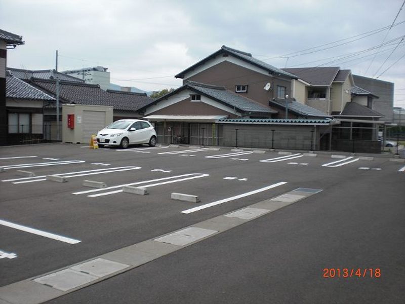 レオネクスト日新敦賀 駐車場