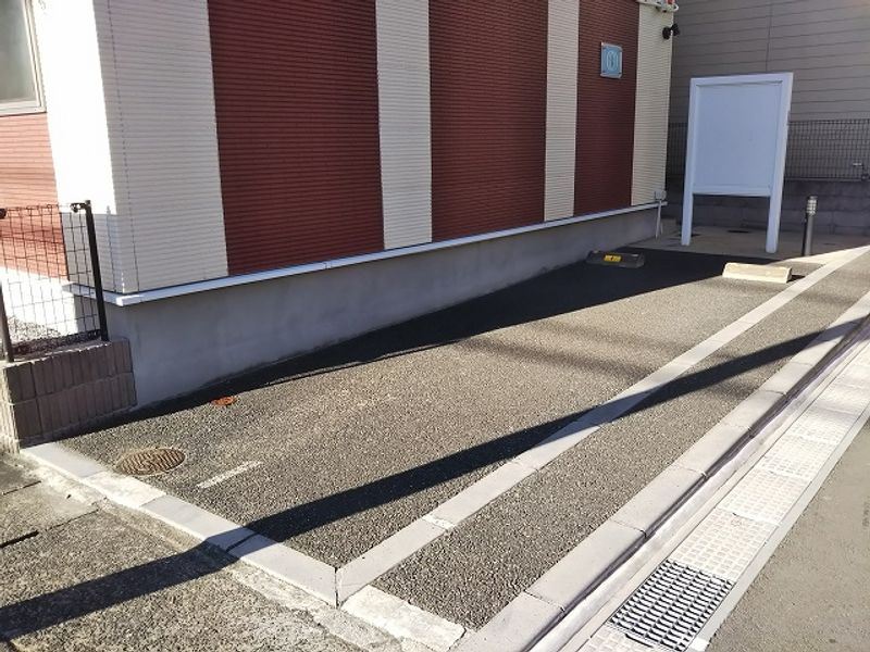 レオネクスト和 駐車場