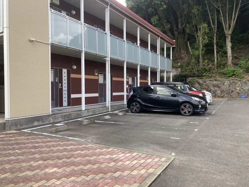 レオネクストＨＩＤＡＭＡＲＩ 駐車場