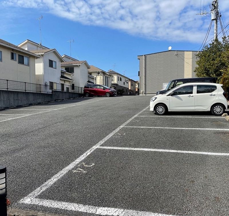 レオパレスボヌール 駐車場