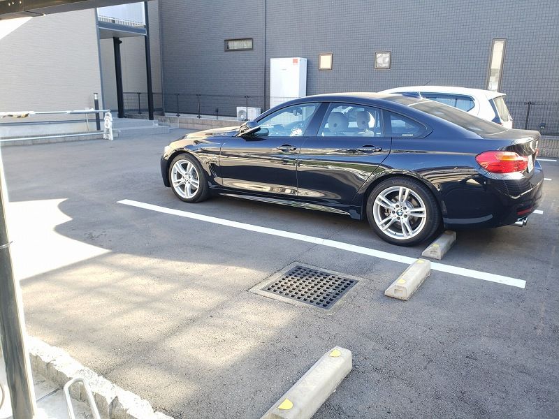 レオパレスサンイーグル 駐車場
