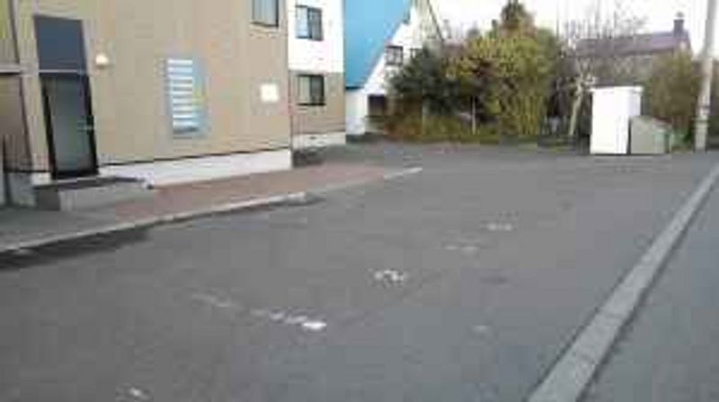 レオパレスライブリーⅢ 駐車場