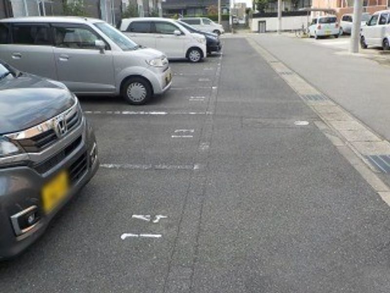 レオパレスＭＩＷＡ 駐車場