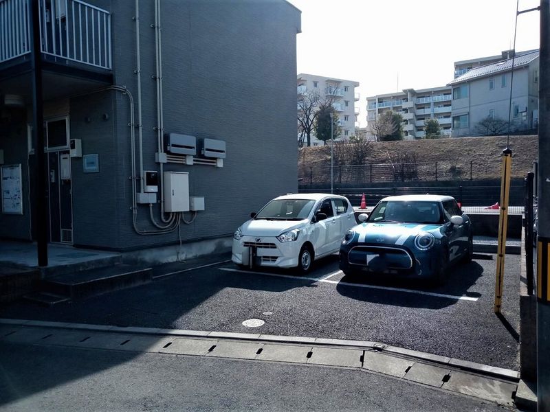 レオパレスマイルド桜町 駐車場