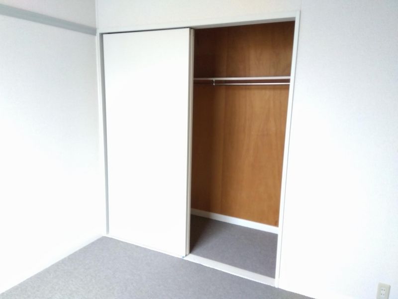 レオパレス高木 収納
