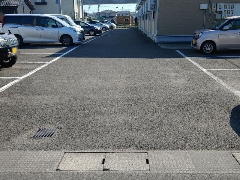レオパレス美田園 駐車場