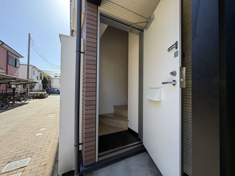 レオネクストアネックス小泉 玄関