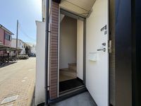 レオネクストアネックス小泉 玄関