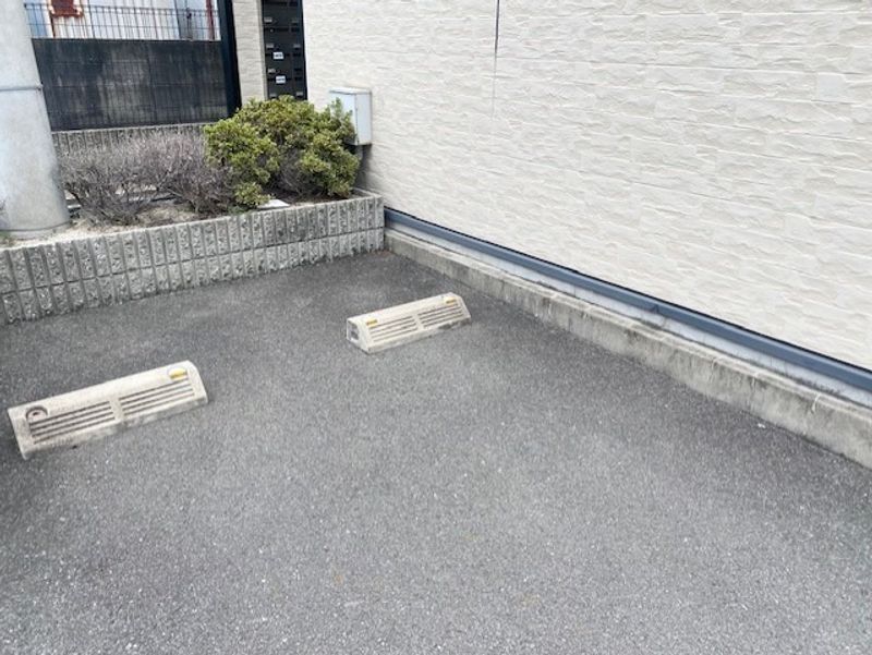 レオパレスシャレーこうだ 駐車場