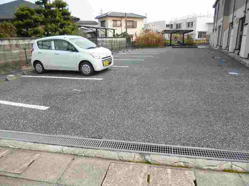 レオパレスＲＩＮＤＥＮ 駐車場