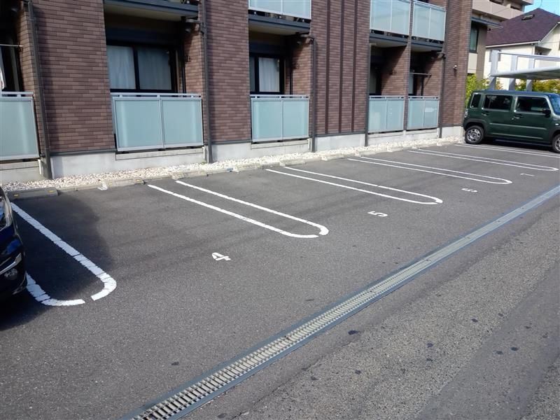 レオネクストサンヴィラージュ 駐車場