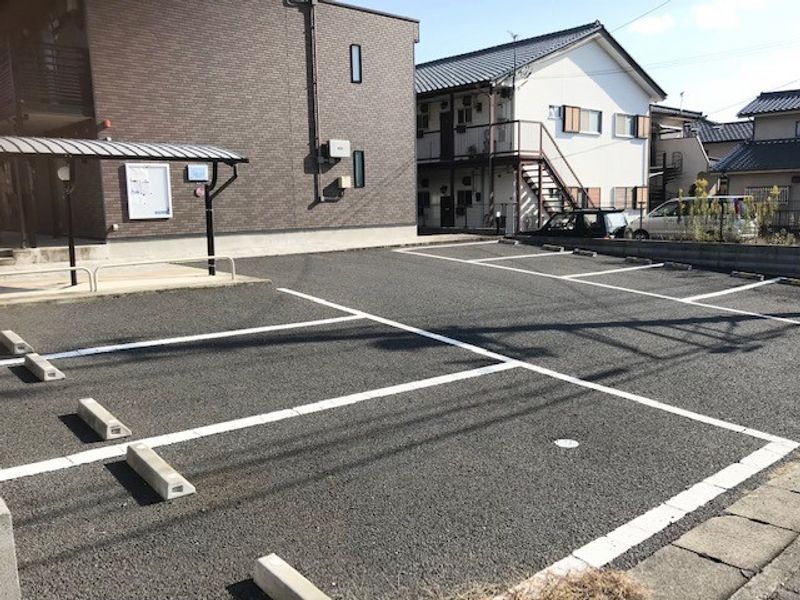 レオネクストコンフォール 駐車場