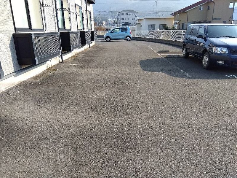 レオパレス森蔵 駐車場