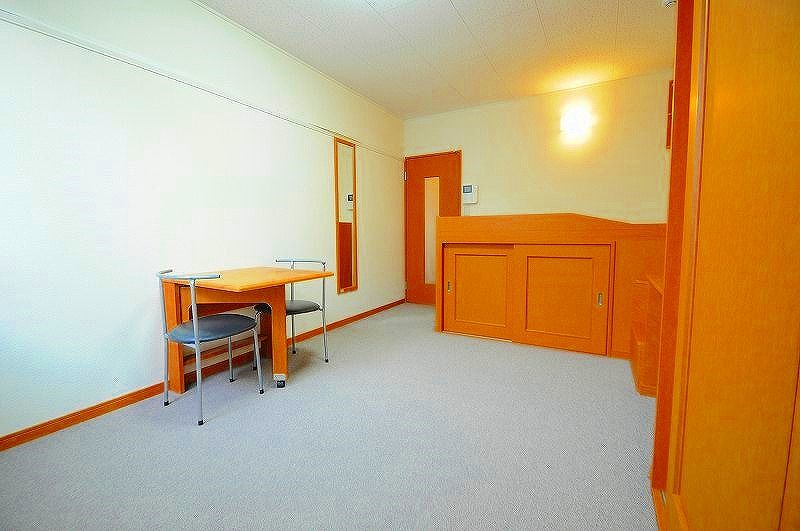 レオパレスヴェルドミール 居間