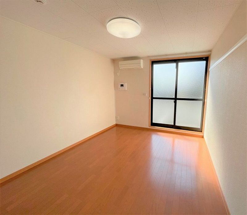 レオパレス９街区 居間