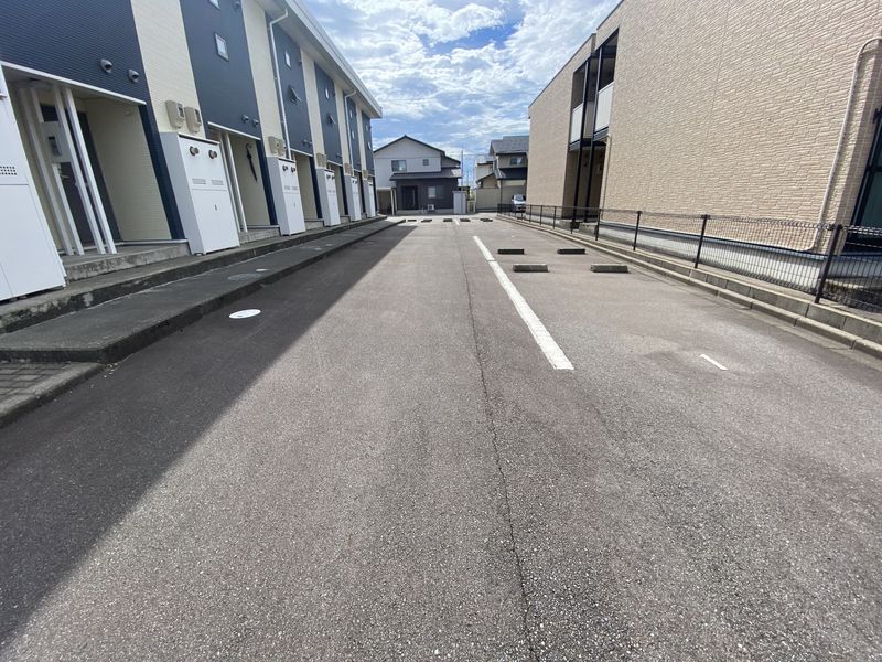 レオネクストユイート 駐車場