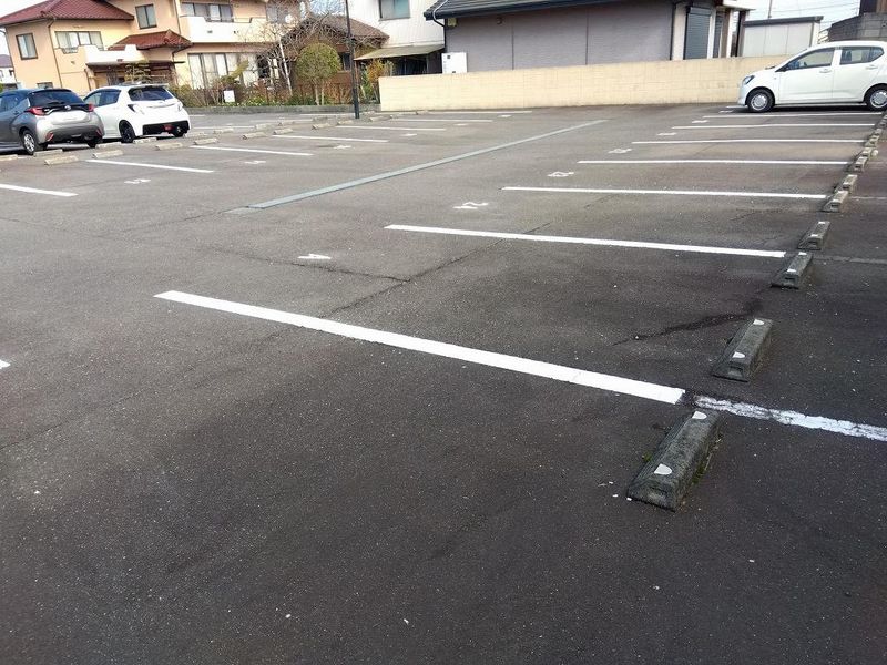 レオパレスＺ 駐車場