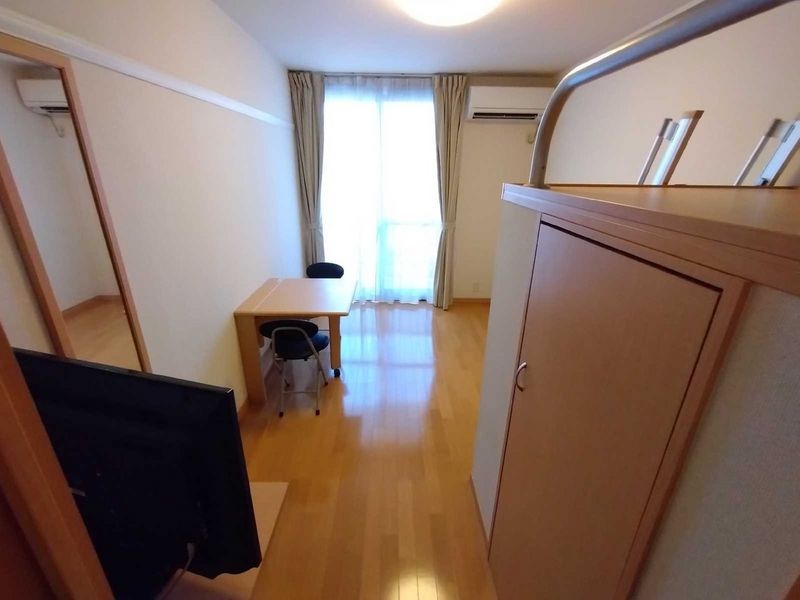 レオパレスフォンテーヌ高松 居間