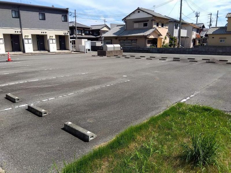 レオパレスＫ 駐車場
