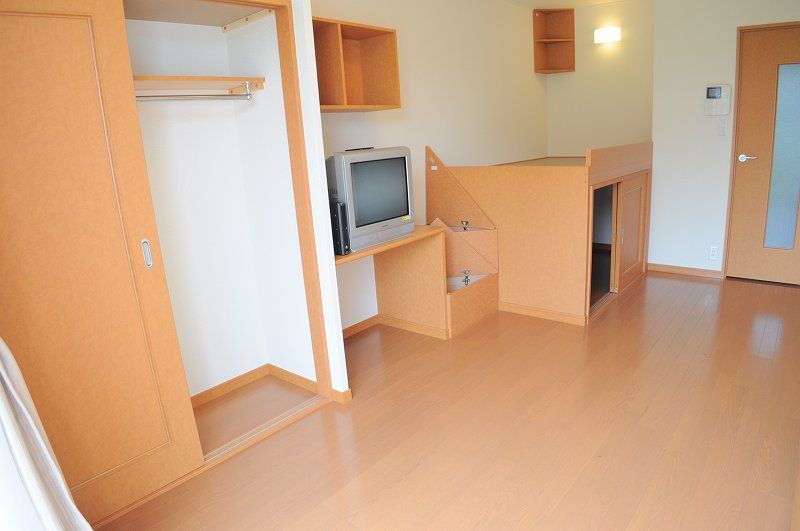 レオパレスファインコート鈴蘭台 居間