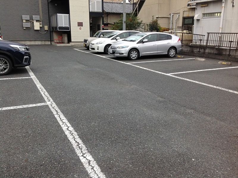 レオパレスフェリス 駐車場